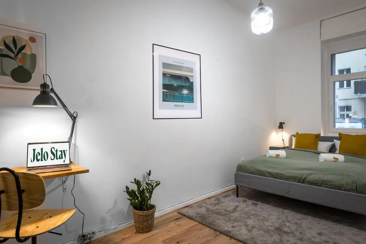 Super Zentral Super Schoener Altbau In Moabit Rostockerstrasse Im Herzen Von Berlin Fuer Bis Zu 6 Personen 0*,