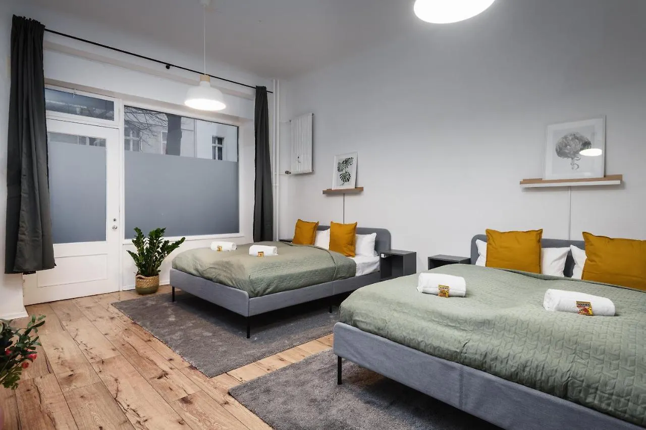 아파트 Super Zentral Super Schoener Altbau In Moabit Rostockerstrasse Im Herzen Von Berlin Fuer Bis Zu 6 Personen